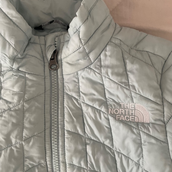 Northface Youth Jacket - Picture 2 of 2